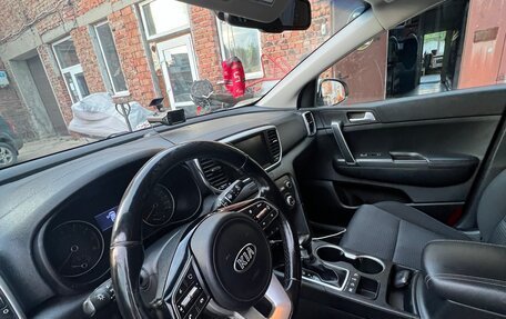 KIA Sportage IV рестайлинг, 2020 год, 2 400 000 рублей, 18 фотография
