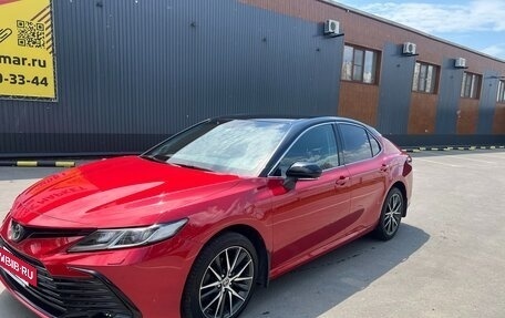 Toyota Camry, 2021 год, 3 550 000 рублей, 2 фотография