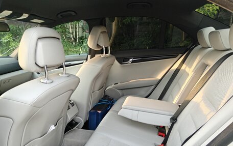 Mercedes-Benz C-Класс, 2010 год, 1 100 000 рублей, 14 фотография