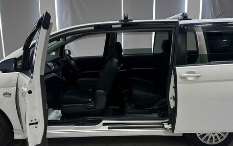 Toyota ISis I, 2014 год, 1 297 000 рублей, 14 фотография