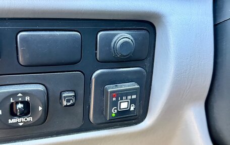 Toyota Land Cruiser 100 рестайлинг 2, 2005 год, 2 490 000 рублей, 9 фотография