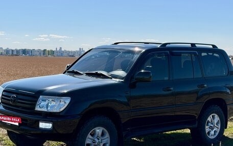 Toyota Land Cruiser 100 рестайлинг 2, 2005 год, 2 490 000 рублей, 2 фотография