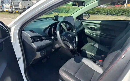Toyota Yaris XP150 рестайлинг, 2022 год, 1 033 000 рублей, 8 фотография