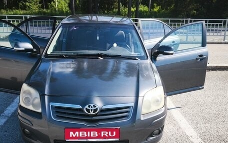 Toyota Avensis III рестайлинг, 2007 год, 600 000 рублей, 1 фотография