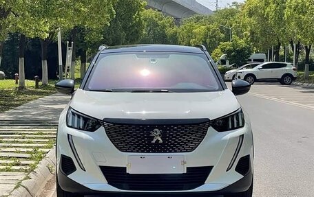 Peugeot 2008 II, 2022 год, 1 240 000 рублей, 3 фотография