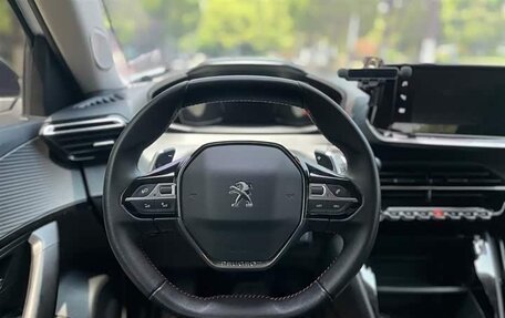 Peugeot 2008 II, 2022 год, 1 240 000 рублей, 10 фотография
