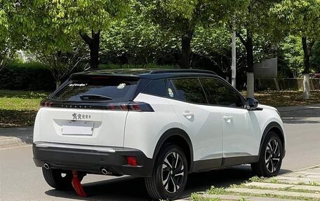 Peugeot 2008 II, 2022 год, 1 240 000 рублей, 4 фотография