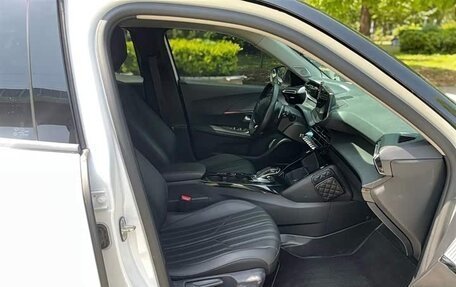 Peugeot 2008 II, 2022 год, 1 240 000 рублей, 12 фотография