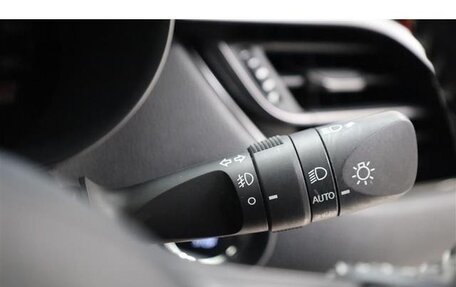 Toyota C-HR I рестайлинг, 2022 год, 2 260 000 рублей, 14 фотография