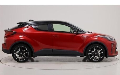 Toyota C-HR I рестайлинг, 2022 год, 2 260 000 рублей, 8 фотография
