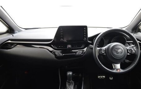 Toyota C-HR I рестайлинг, 2022 год, 2 260 000 рублей, 9 фотография