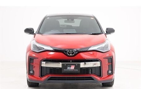 Toyota C-HR I рестайлинг, 2022 год, 2 260 000 рублей, 2 фотография