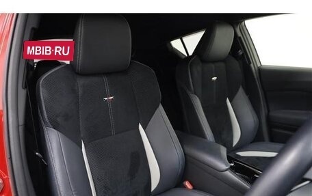 Toyota C-HR I рестайлинг, 2022 год, 2 260 000 рублей, 10 фотография