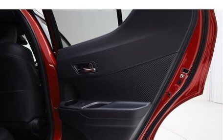 Toyota C-HR I рестайлинг, 2022 год, 2 260 000 рублей, 28 фотография