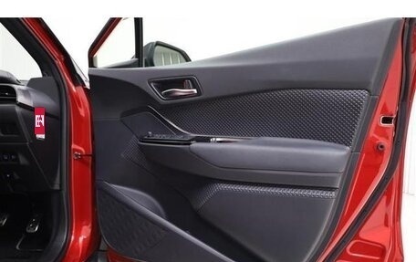 Toyota C-HR I рестайлинг, 2022 год, 2 260 000 рублей, 27 фотография