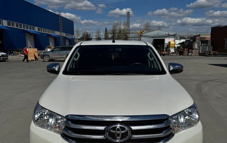 Toyota Hilux VIII, 2022 год, 4 990 000 рублей, 2 фотография