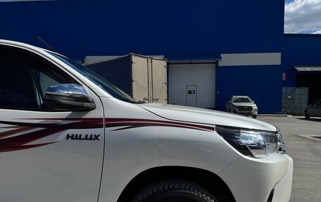 Toyota Hilux VIII, 2022 год, 4 990 000 рублей, 4 фотография