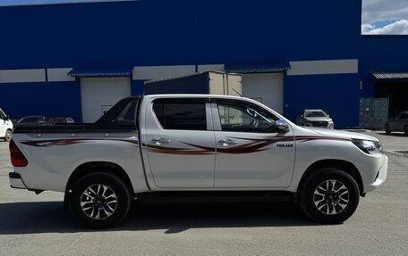 Toyota Hilux VIII, 2022 год, 4 990 000 рублей, 5 фотография
