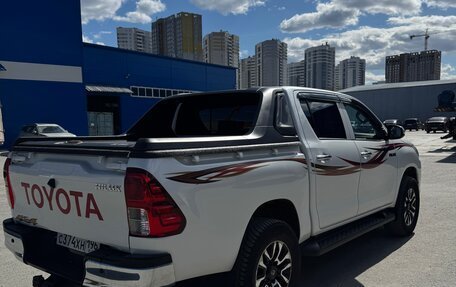 Toyota Hilux VIII, 2022 год, 4 990 000 рублей, 7 фотография