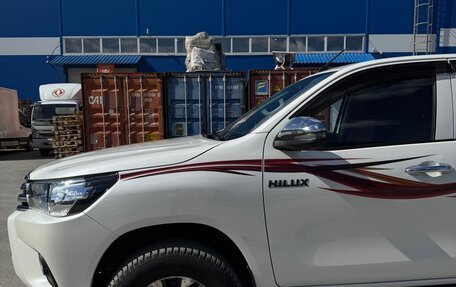 Toyota Hilux VIII, 2022 год, 4 990 000 рублей, 12 фотография