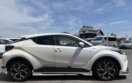 Toyota C-HR I рестайлинг, 2017 год, 1 615 000 рублей, 3 фотография