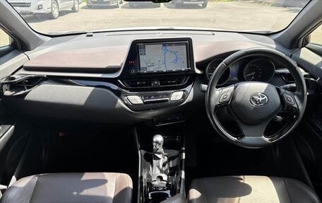 Toyota C-HR I рестайлинг, 2017 год, 1 615 000 рублей, 10 фотография