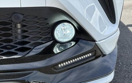 Toyota C-HR I рестайлинг, 2017 год, 1 615 000 рублей, 9 фотография