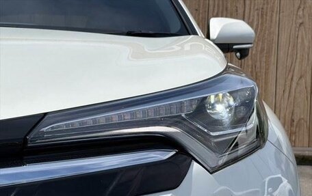 Toyota C-HR I рестайлинг, 2017 год, 1 615 000 рублей, 8 фотография
