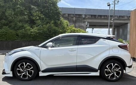 Toyota C-HR I рестайлинг, 2017 год, 1 615 000 рублей, 4 фотография