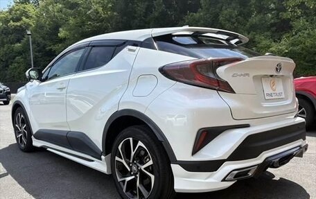 Toyota C-HR I рестайлинг, 2017 год, 1 615 000 рублей, 7 фотография