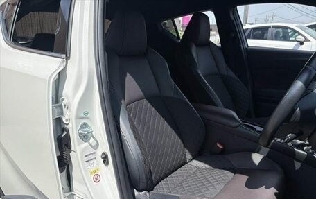 Toyota C-HR I рестайлинг, 2017 год, 1 615 000 рублей, 11 фотография