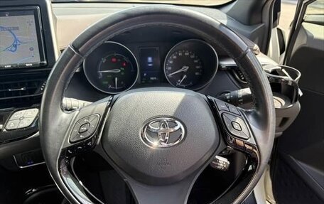 Toyota C-HR I рестайлинг, 2017 год, 1 615 000 рублей, 14 фотография