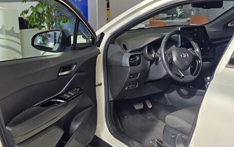 Toyota C-HR I рестайлинг, 2019 год, 2 200 000 рублей, 9 фотография