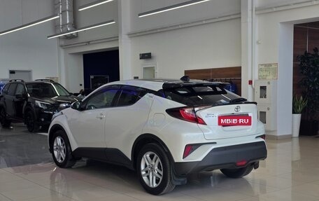 Toyota C-HR I рестайлинг, 2019 год, 2 200 000 рублей, 5 фотография