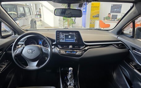 Toyota C-HR I рестайлинг, 2019 год, 2 200 000 рублей, 14 фотография