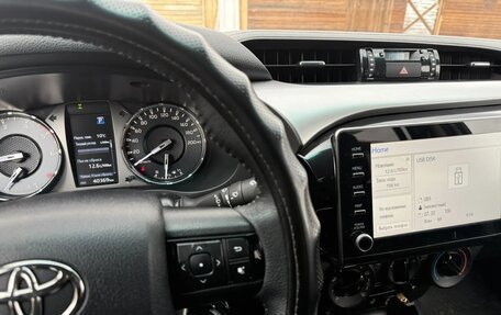 Toyota Hilux VIII, 2021 год, 5 200 000 рублей, 7 фотография
