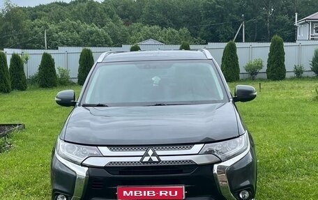 Mitsubishi Outlander III рестайлинг 3, 2019 год, 2 000 000 рублей, 1 фотография