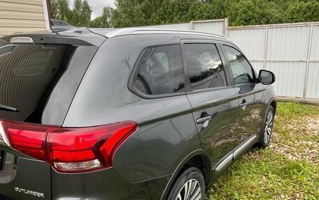 Mitsubishi Outlander III рестайлинг 3, 2019 год, 2 000 000 рублей, 10 фотография