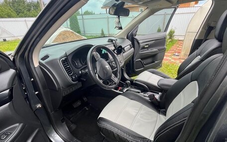 Mitsubishi Outlander III рестайлинг 3, 2019 год, 2 000 000 рублей, 7 фотография