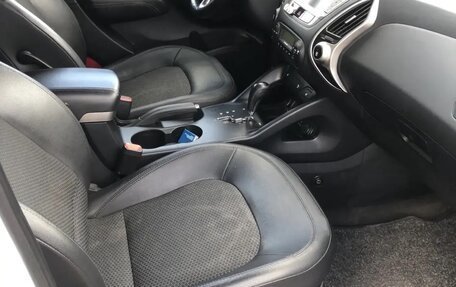 Hyundai ix35 I рестайлинг, 2010 год, 995 000 рублей, 10 фотография
