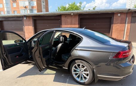 Volkswagen Passat B8 рестайлинг, 2019 год, 2 800 000 рублей, 8 фотография