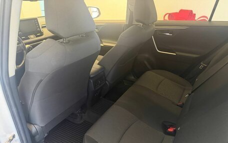Toyota RAV4, 2022 год, 3 710 000 рублей, 9 фотография