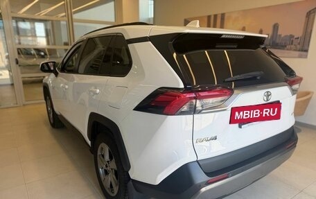 Toyota RAV4, 2022 год, 3 710 000 рублей, 6 фотография