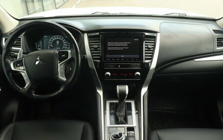 Mitsubishi Pajero Sport III рестайлинг, 2022 год, 3 400 000 рублей, 7 фотография