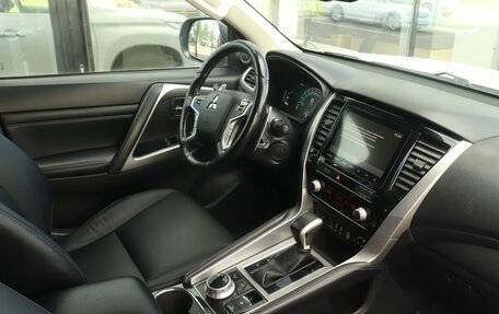 Mitsubishi Pajero Sport III рестайлинг, 2022 год, 3 400 000 рублей, 6 фотография