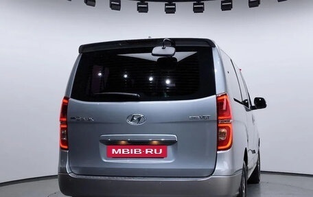 Hyundai Grand Starex Grand Starex I рестайлинг 2, 2020 год, 2 450 000 рублей, 4 фотография
