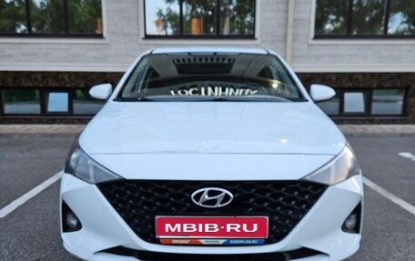 Hyundai Solaris II рестайлинг, 2020 год, 965 000 рублей, 1 фотография