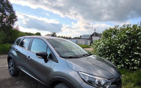 Renault Kaptur I рестайлинг, 2019 год, 1 399 000 рублей, 2 фотография