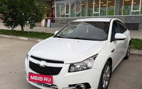 Chevrolet Cruze II, 2011 год, 850 000 рублей, 2 фотография