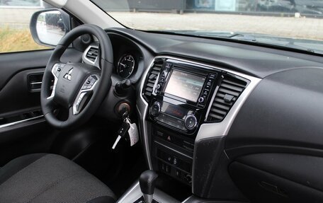 Mitsubishi L200 IV рестайлинг, 2019 год, 2 250 000 рублей, 7 фотография